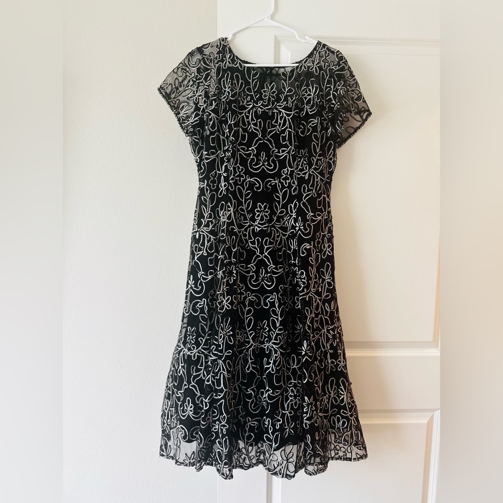 Elegant Black and White Lace Dress - Picture 6 of 10